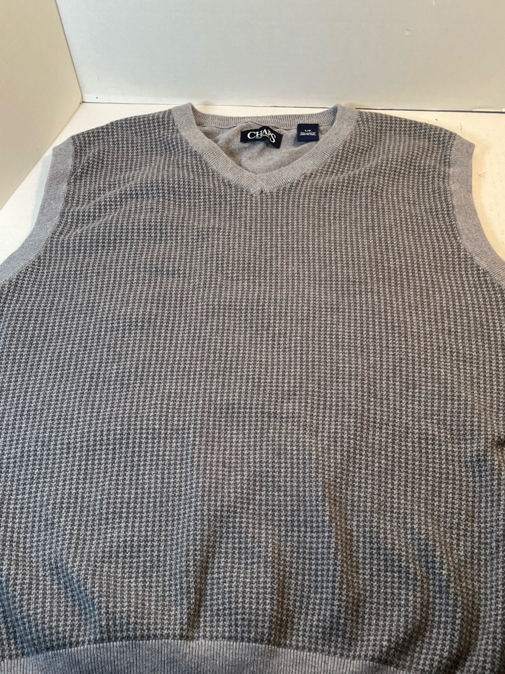 Chaps Men's Gray V-Neck Knit Sweater Vest - Textured Pattern